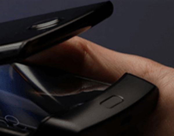 «Утёкшее» изображение приоткрывает завесу тайны над гибким смартфоном Motorola RAZR