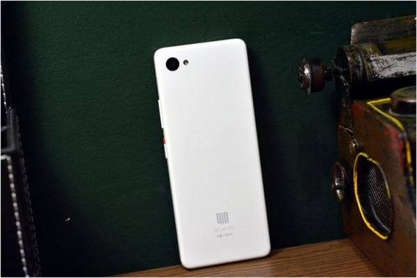 Смартфон Xiaomi Qin AI Assistant Pro оснащён экраном с соотношением сторон 22,5:9